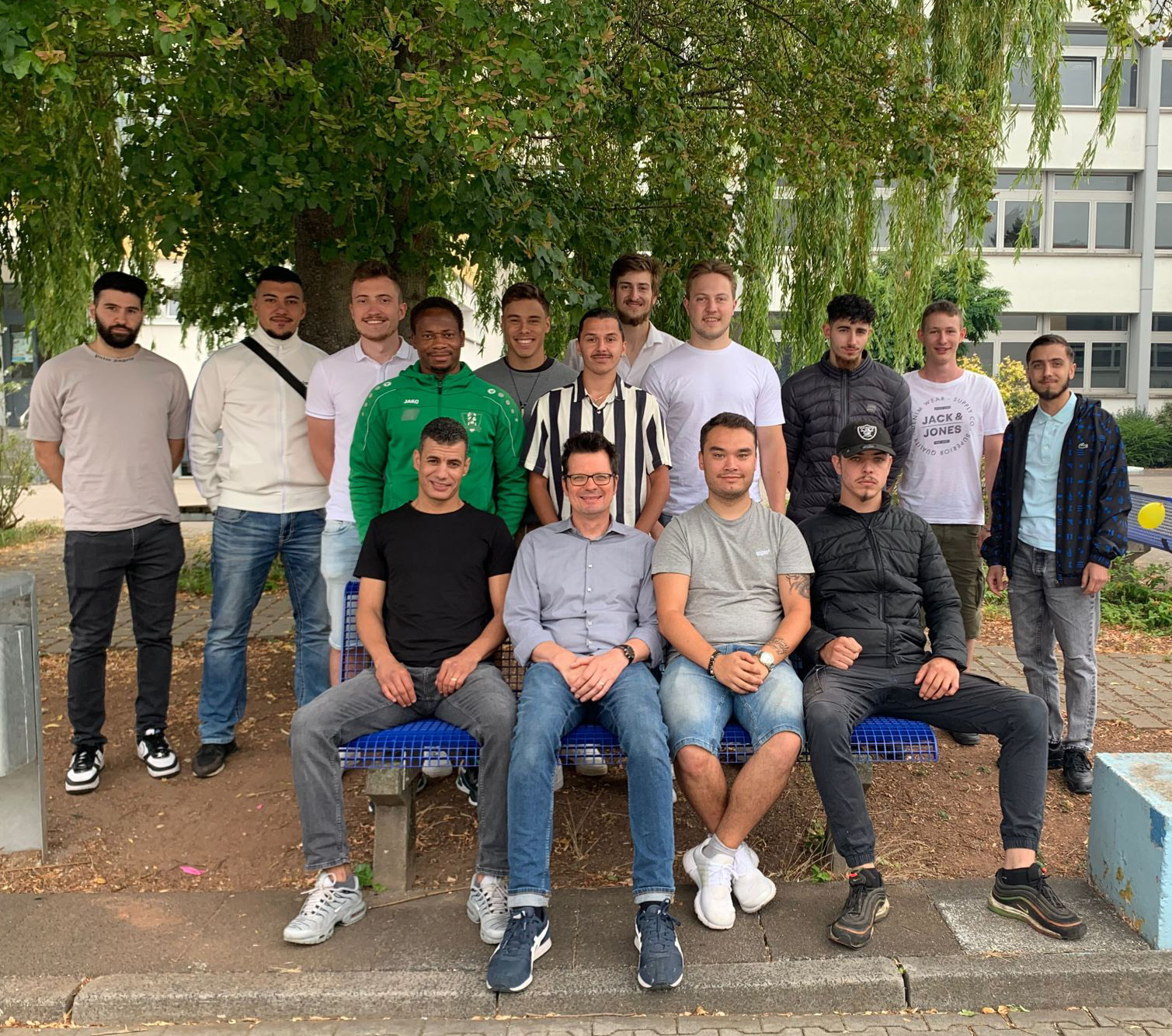 Maler/-innen und Lackierer/-innen mit Klassenlehrer Jens-Oliver Stock
