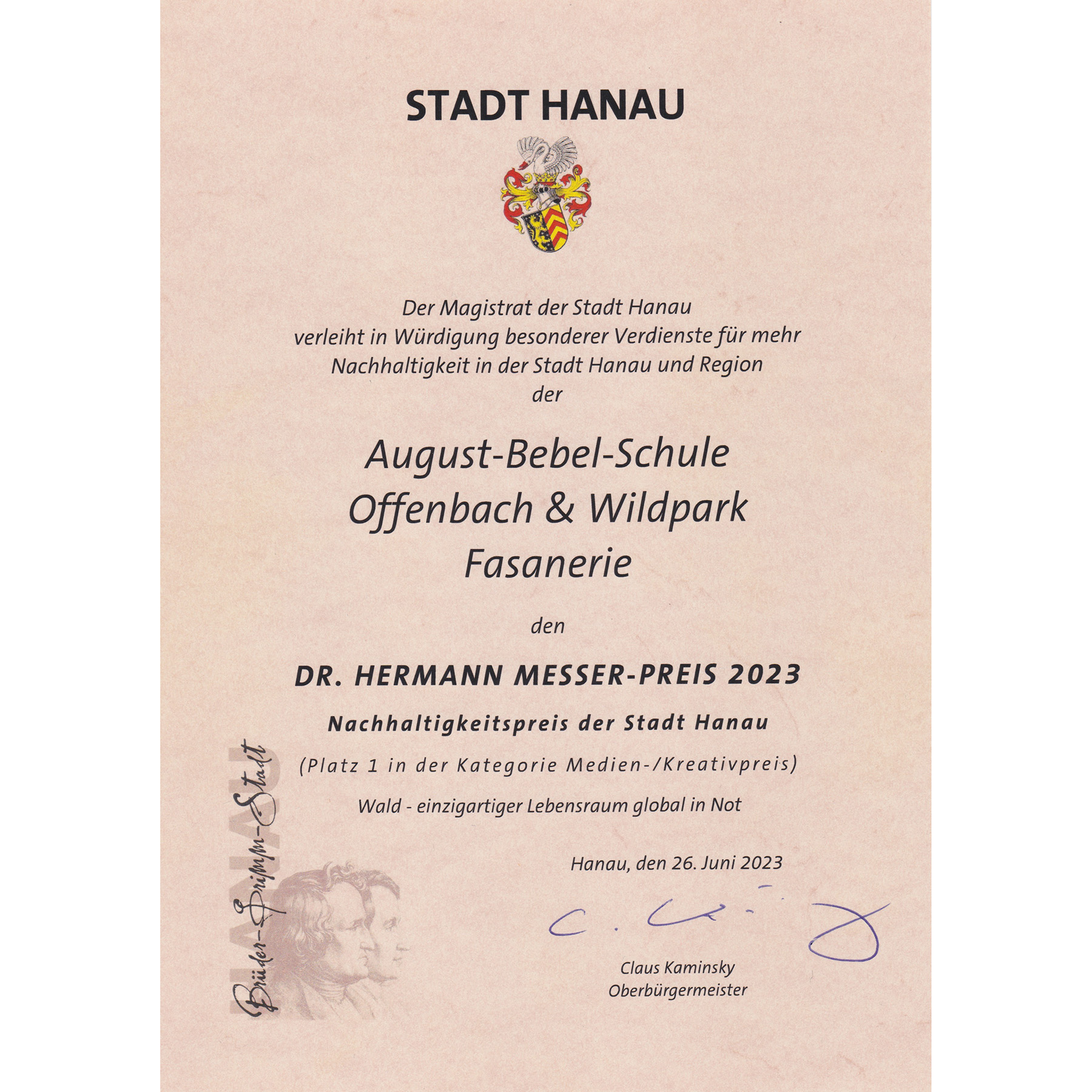 August-Bebel-Schule und Wildpark "Alte Fasanerie" freuen sich über ersten Platz bei der Verleihung des Nachhaltigkeitspreises der Stadt Hanau in der Kategorie Medien-/ Kreativpreis
