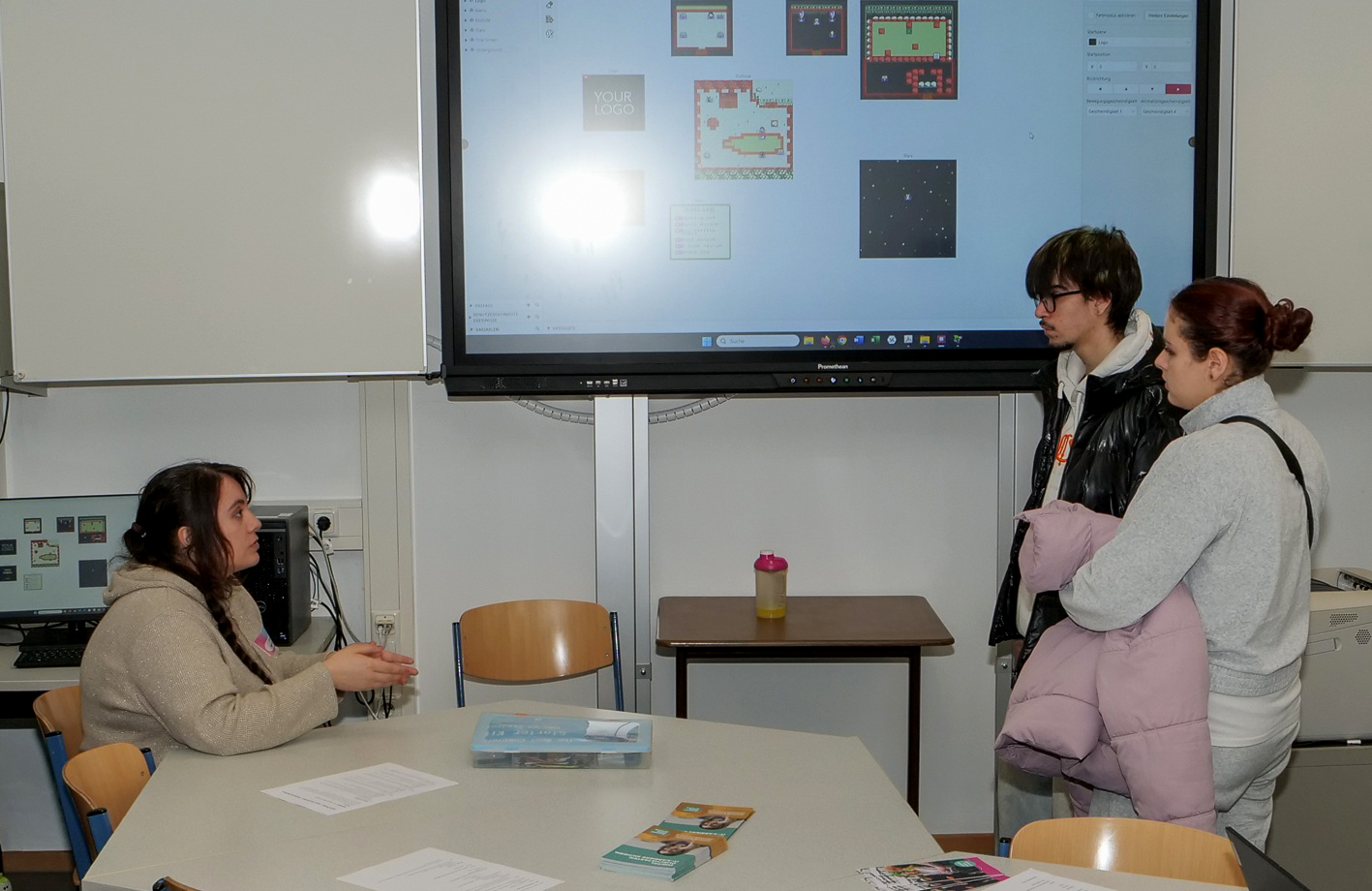 Interessenten informieren sich über die Möglichkeiten an der August-Bebel-Schule