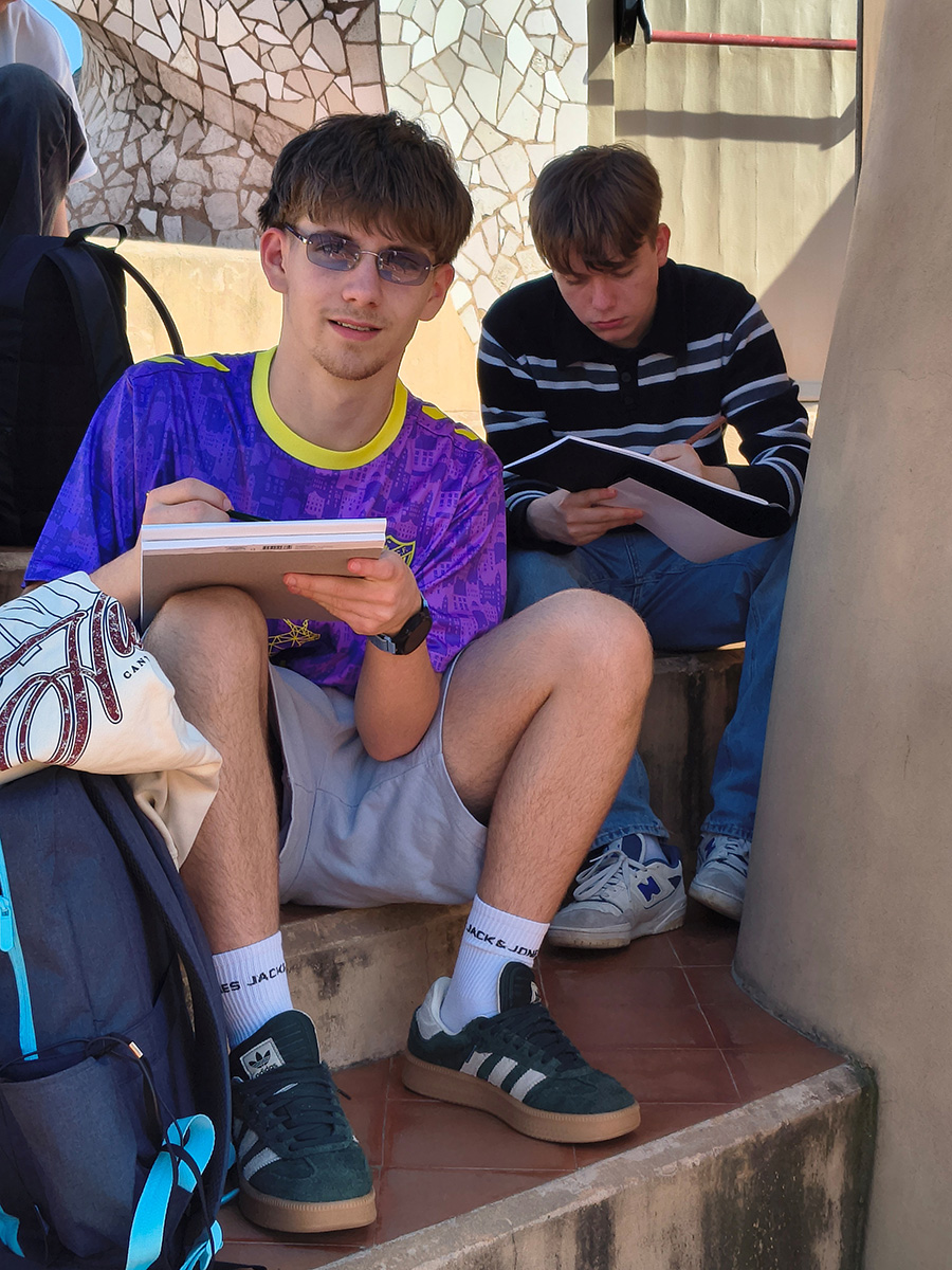 Schülerinnen und Schüler der Eingangsphase des Beruflichen Gymnasiums der August-Bebel-Schule Offenbach erleben und lernen viel auf der Studienfahrt nach Spanien