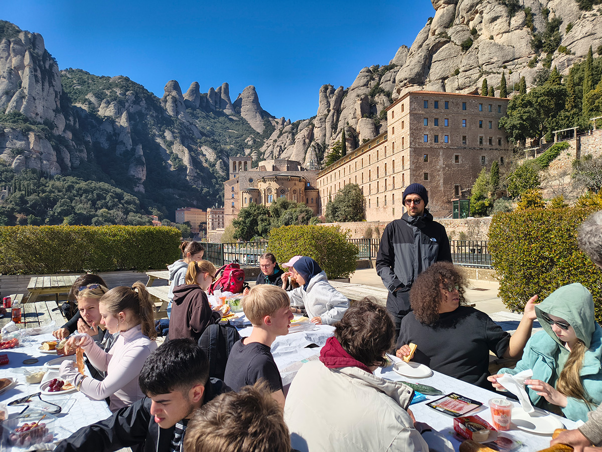 Schülerinnen und Schüler der Eingangsphase des Beruflichen Gymnasiums der August-Bebel-Schule Offenbach erleben und lernen viel auf der Studienfahrt nach Spanien