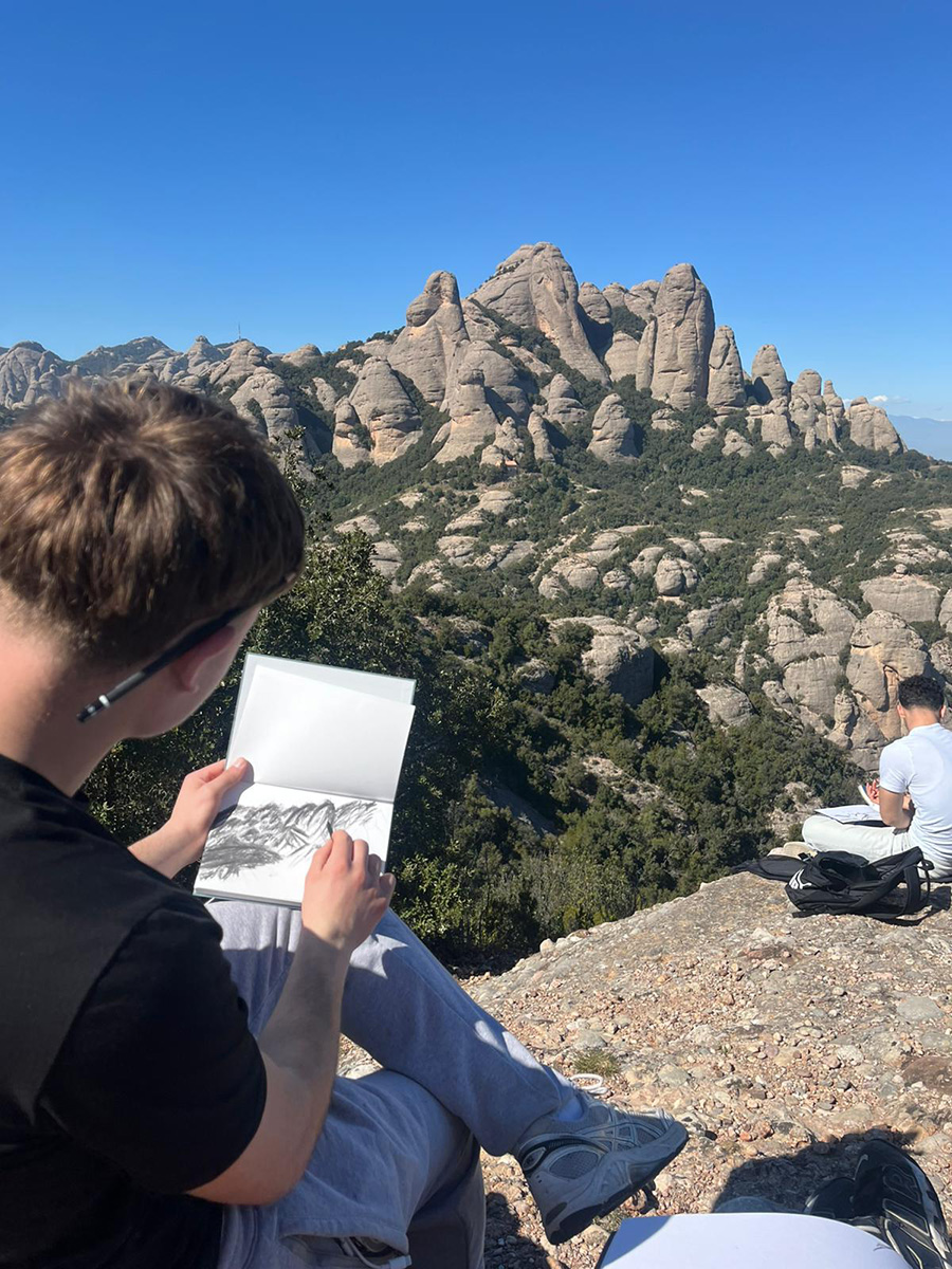 Schülerinnen und Schüler der Eingangsphase des Beruflichen Gymnasiums der August-Bebel-Schule Offenbach erleben und lernen viel auf der Studienfahrt nach Spanien