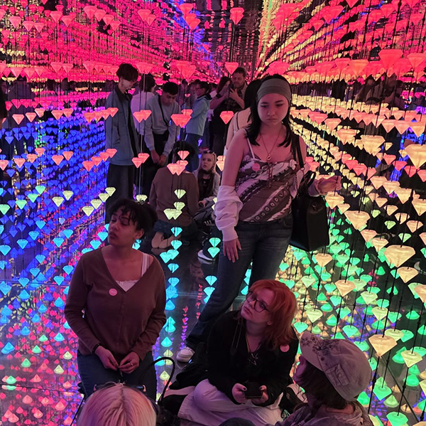 Schülerinnen und Schüler der Eingangsphase des Beruflichen Gymnasiums der August-Bebel-Schule Offenbach erleben und lernen viel auf der Studienfahrt nach Spanien