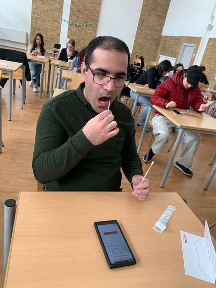 Schülerinnen und Schüler der August-Bebel-Schule organisieren erneut eine Aktion zur Typisierung für die DKMS Schülerinnen und Schüler der August-Bebel-Schule organisieren erneut eine Aktion zur Typisierung für die DKMS