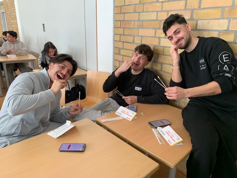 Schülerinnen und Schüler der August-Bebel-Schule organisieren erneut eine Aktion zur Typisierung für die DKMS Schülerinnen und Schüler der August-Bebel-Schule organisieren erneut eine Aktion zur Typisierung für die DKMS