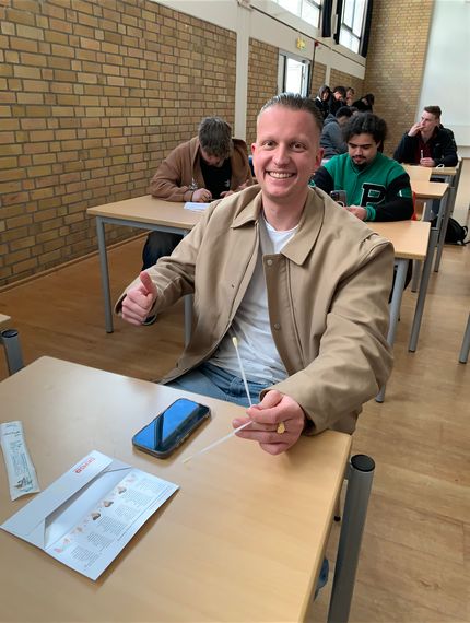 Schülerinnen und Schüler der August-Bebel-Schule organisieren erneut eine Aktion zur Typisierung für die DKMS Schülerinnen und Schüler der August-Bebel-Schule organisieren erneut eine Aktion zur Typisierung für die DKMS