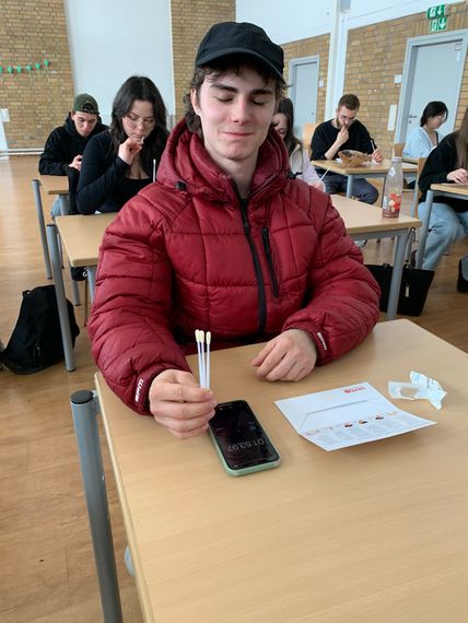 Schülerinnen und Schüler der August-Bebel-Schule organisieren erneut eine Aktion zur Typisierung für die DKMS Schülerinnen und Schüler der August-Bebel-Schule organisieren erneut eine Aktion zur Typisierung für die DKMS