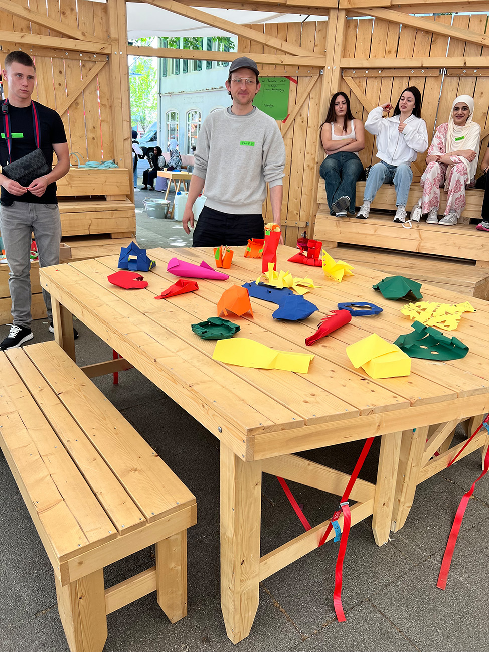 Schülerinnen und Schüler der Fachoberschule „Medienproduktion“ und der Höheren Berufsfachschule „Gestaltung und Medientechnik“ besuchen den WDC-Pavillon am Aliceplatz in Offenbach Schülerinnen und Schüler der Fachoberschule „Medienproduktion“ und der Höheren Berufsfachschule „Gestaltung und Medientechnik“ besuchen den WDC-Pavillon am Aliceplatz in Offenbach
